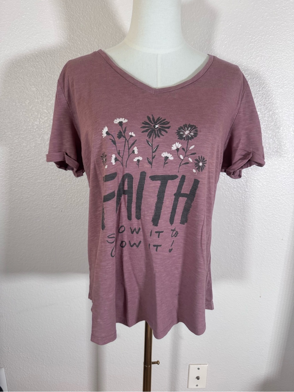 Maurices Mauve Floral 'FAITH' V-Neck Short Sleeve Tee